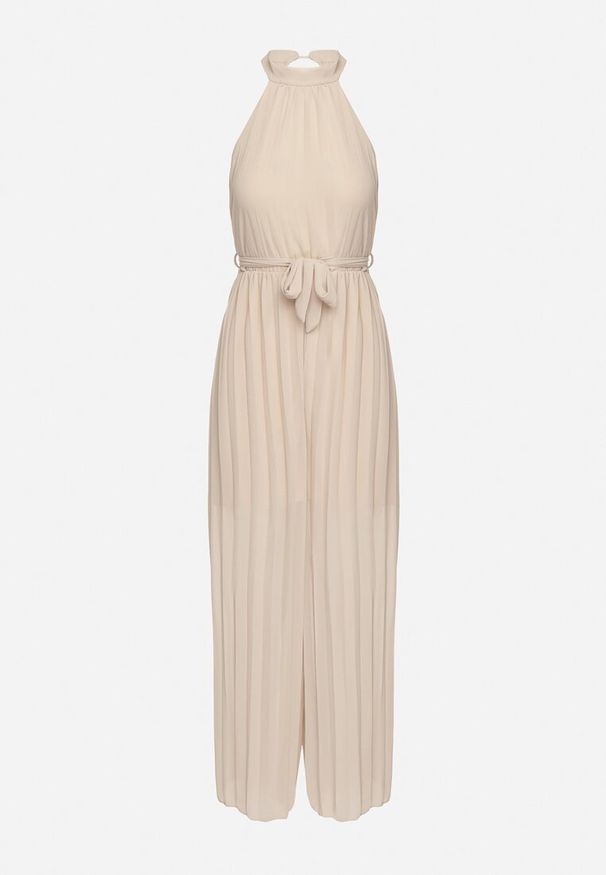 Born2be - Beżowy Taliowany Kombinezon z Dekoltem Typu Halter z Gumką w Pasie i Materiałowym Paskiem Xolefia. Okazja: na imprezę, na co dzień. Kolor: beżowy. Materiał: materiał. Styl: casual, elegancki