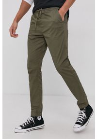 !SOLID Spodnie męskie kolor zielony joggery. Kolor: zielony. Materiał: tkanina. Wzór: gładki