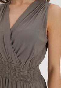 Born2be - Ciemnozielona Sukienka Clymiolea. Kolor: zielony. Materiał: tkanina, wiskoza. Długość rękawa: na ramiączkach. Wzór: jednolity. Typ sukienki: kopertowe. Styl: elegancki. Długość: maxi #3