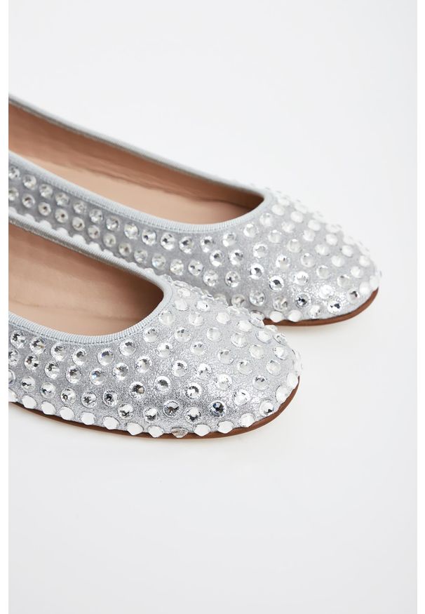 Baleriny skórzane z cyrkoniami CESARE CASADEI. Materiał: skóra