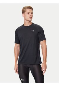 Under Armour T-Shirt 1326413 Czarny Regular Fit. Kolor: czarny. Materiał: syntetyk