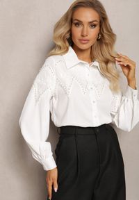 Renee - Biała Koszula z Koronką i Perłami Helitte. Typ kołnierza: kołnierzyk klasyczny. Kolor: biały. Materiał: koronka. Wzór: koronka. Styl: klasyczny #3