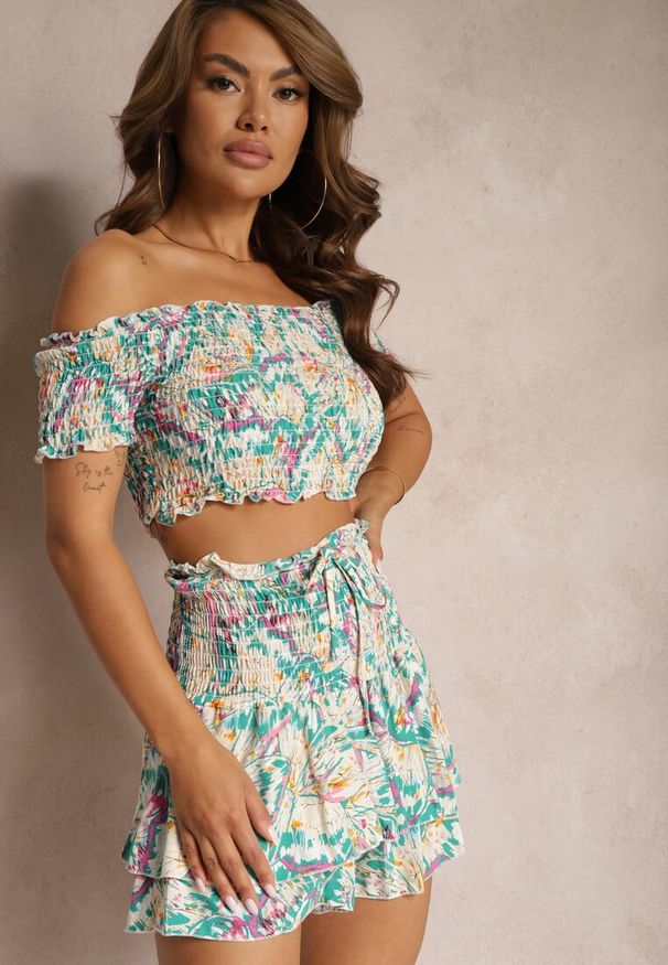 Renee - Zielono-Beżowy Bawełniany Komplet Bluzka Hiszpanka Szorty High Waist z Falbankami Testamara. Kolor: zielony. Materiał: bawełna