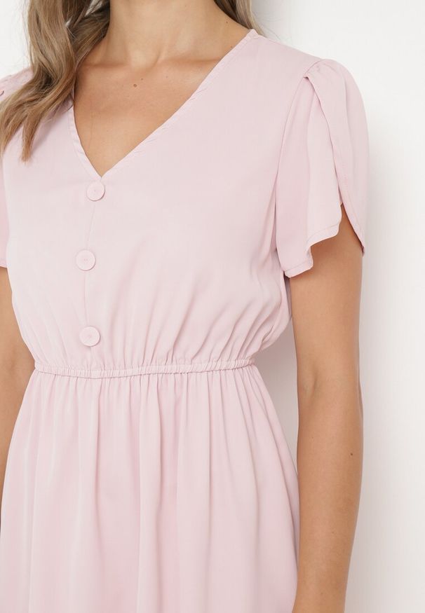 Born2be - Jasnoróżowa Rozkloszowana Sukienka z Gumką w Talii i Falbanką Welimia. Kolor: różowy