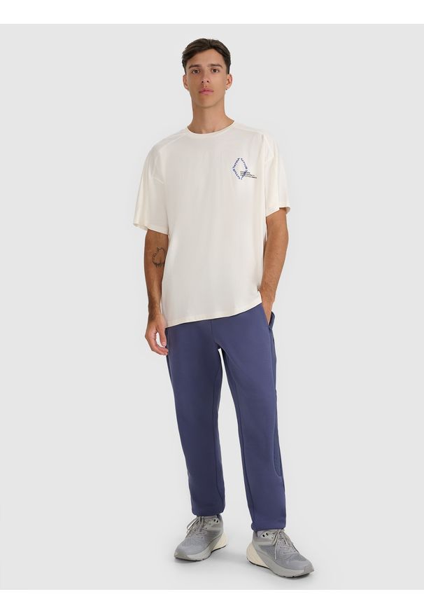 4f - 4F T-shirt oversize z nadrukiem męski - beżowy L. Okazja: na co dzień. Kolor: beżowy. Materiał: bawełna. Długość: długie. Wzór: nadruk. Styl: casual