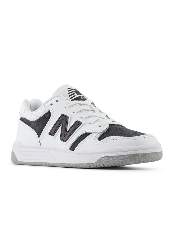 Buty dziecięce New Balance PSB480VB – białe. Okazja: na uczelnię, na co dzień. Kolor: biały. Materiał: syntetyk, skóra. Szerokość cholewki: normalna. Sport: turystyka piesza