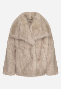 Born2be - Beżowa Kurtka Futerko o Dwurzędowym Kroju Oversize Nevisa. Okazja: do pracy, na spotkanie biznesowe. Kolor: beżowy. Materiał: futro. Sezon: zima, jesień. Styl: biznesowy #5