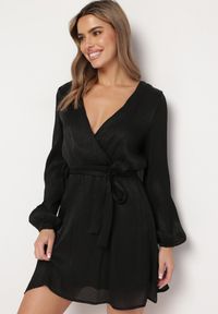 Born2be - Czarna Rozkloszowana Sukienka Mini z Gumką w Pasie Gaiame. Kolor: czarny. Materiał: materiał. Długość: mini #1
