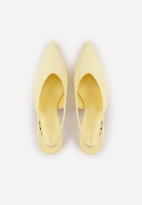 Renee - Żółte Szpilki Slingback VICES z Cholewką z Wycięciem V Natonale. Zapięcie: bez zapięcia. Kolor: żółty. Materiał: koronka. Szerokość cholewki: normalna. Obcas: na szpilce #6