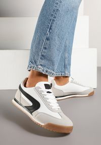 Renee - Biało-Szare Basicowe Sneakersy Ellimira. Okazja: na co dzień. Kolor: biały. Materiał: jeans