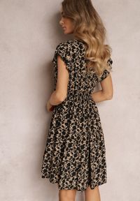Renee - Czarno-Beżowa Rozkloszowana Sukienka z Wiskozy z Falbankami Tuls. Typ kołnierza: kołnierz z falbankami. Kolor: czarny. Materiał: wiskoza. Długość: mini #3