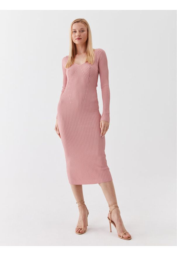 Guess Sukienka dzianinowa W3YK21 Z2U00 Różowy Slim Fit. Kolor: różowy. Materiał: wiskoza