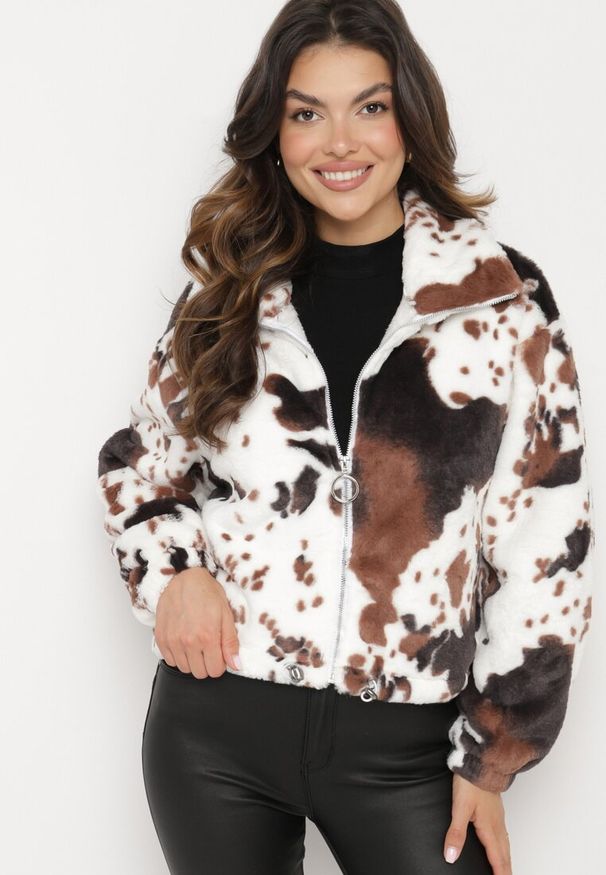 Born2be - Czarno-Biała Futerkowa Kurtka ze Ściągaczami i Kołnierzykiem w Animal Print Fortilia. Okazja: na spacer. Kolor: czarny. Materiał: materiał, jeans, futro. Długość rękawa: długi rękaw. Długość: długie. Wzór: nadruk. Styl: elegancki