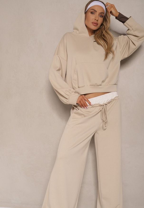 Renee - Beżowy Komplet Dresowy z Wiskozą Bluza i Spodnie o Szerokim Kroju Lisanora. Kolor: beżowy. Materiał: dresówka, wiskoza. Sport: turystyka piesza