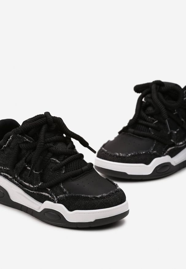 Renee - Czarne Sneakersy z Perforacją i Materiałowymi Wstawkami z Ozdobnym Sznurowaniem Luneth. Kolor: czarny. Materiał: materiał
