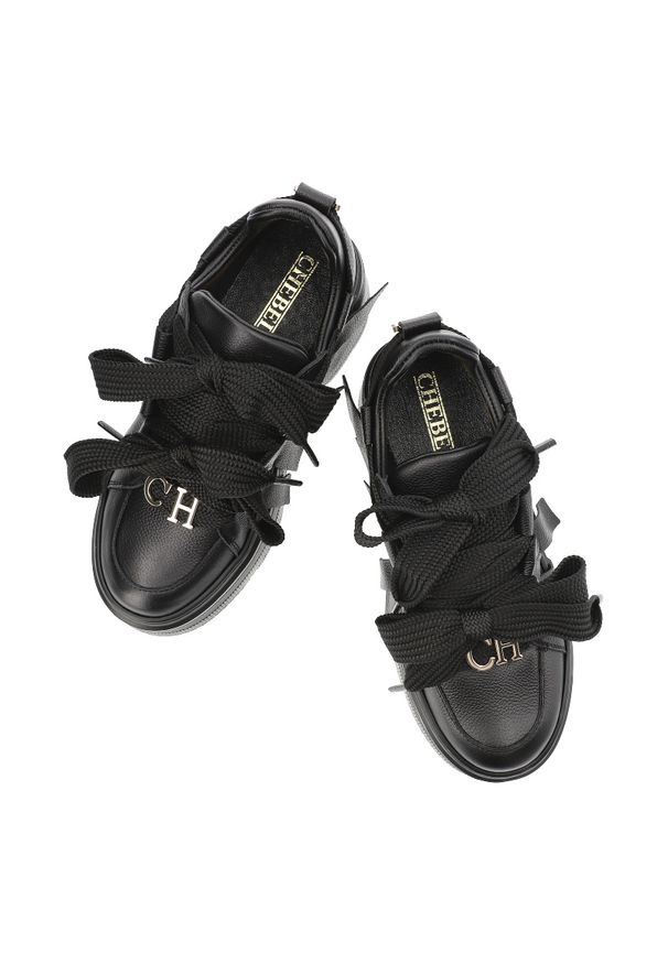 CheBello - Czarne Sneakersy Chebello Stylowe Obuwie Damskie Na Platformie. Okazja: na co dzień. Zapięcie: sznurówki. Kolor: czarny. Materiał: jeans, skóra. Wzór: aplikacja. Obcas: na platformie. Styl: elegancki