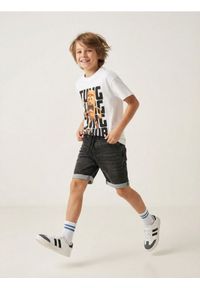 Sinsay - Szorty jeansowe z efektem sprania - szary. Kolor: szary. Materiał: jeans