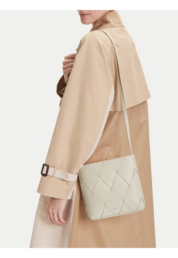Calvin Klein Torebka Ck Woven Square Crossbody K60K612991 Biały. Kolor: biały. Materiał: skórzane