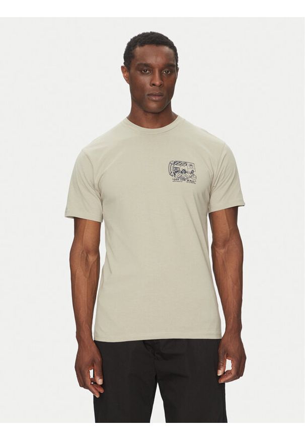 Vans T-Shirt Next Stop VN000NHPZUJ1 Beżowy Regular Fit. Kolor: beżowy. Materiał: bawełna
