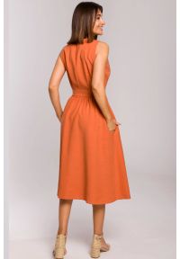 Sukienki.shop - Sukienka rozkloszowana z dekoltem V i zaznaczoną talią lato. Materiał: materiał. Sezon: lato #3