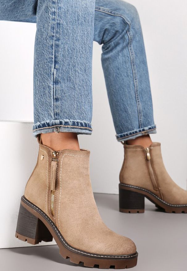 Born2be - Beżowe Botki na Słupku Boho z Suwakiem Sirdre. Wysokość cholewki: za kostkę. Kolor: beżowy. Szerokość cholewki: normalna. Sezon: jesień, zima. Obcas: na słupku. Styl: boho. Wysokość obcasa: średni