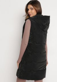 Born2be - Czarna Kamizelka o Długim Fasonie z Pikowaniem i Kapturem Kerenisa. Kolor: czarny. Długość: długie #5