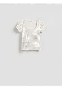Reserved - Bawełniany t-shirt w groszki - biały. Kolor: biały. Materiał: bawełna. Wzór: grochy