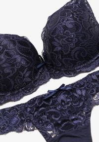 Renee - Granatowy Komplet Bielizny z Koronką i Kokardkami Biustonosz i Stringi Nasorinne. Kolor: niebieski. Materiał: koronka. Wzór: koronka #3