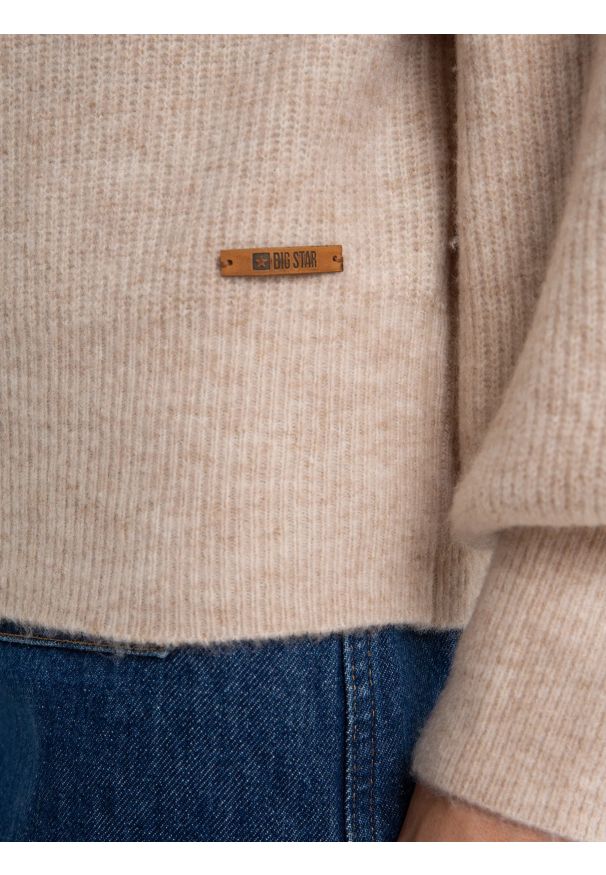Big-Star - Sweter damski z rozpinanym golfem beżowy Pulina 801. Okazja: na co dzień. Typ kołnierza: golf. Kolor: beżowy. Materiał: materiał, skóra, jeans. Styl: casual, retro