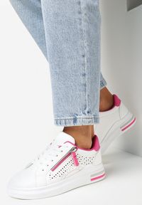 Born2be - Różowe Buty Sportowe Lilyahna. Kolor: różowy. Materiał: jeans, materiał. Szerokość cholewki: normalna. Wzór: aplikacja #2
