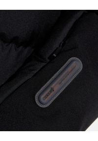 MONCLER - Czarna kurtka Montmiral. Kolor: czarny. Materiał: puch, nylon, materiał #9