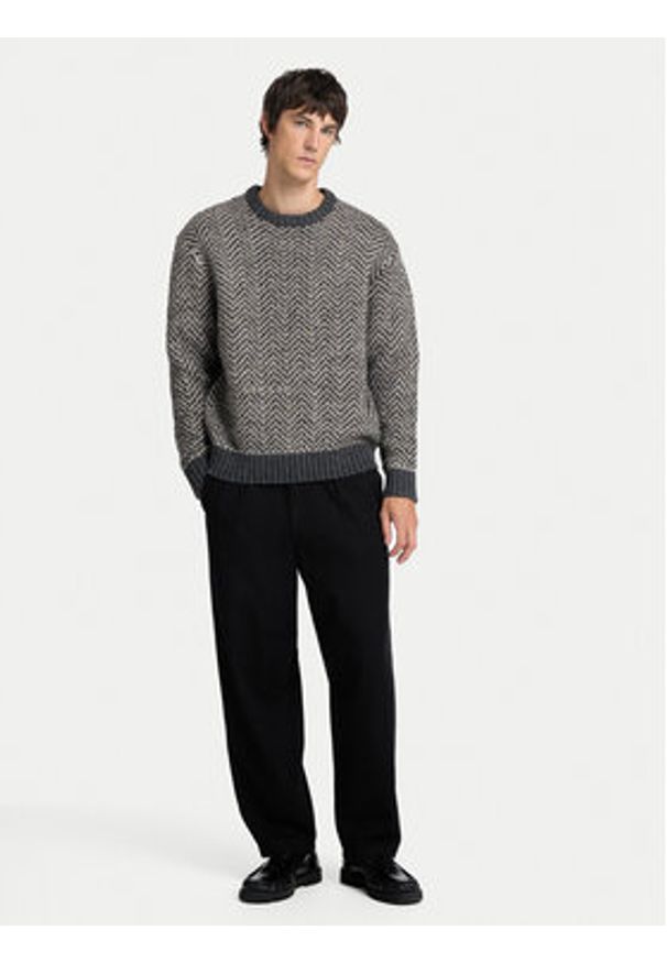 Selected Homme Sweter 16094589 Szary Regular Fit. Kolor: szary. Materiał: syntetyk