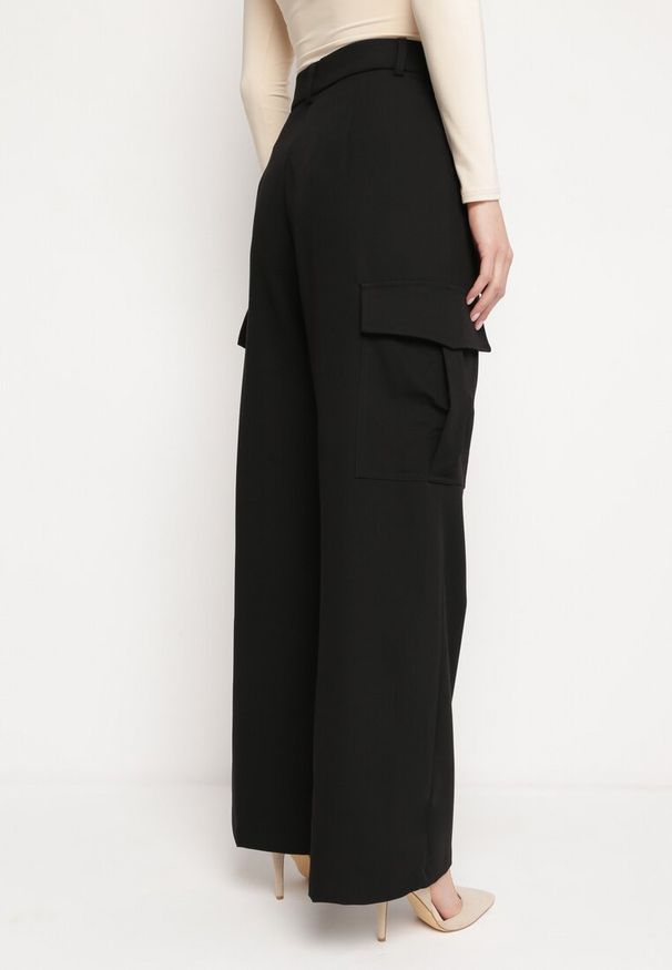 Born2be - Czarne Eleganckie Spodnie z Szerokimi Kieszeniami Cargo i Wysoką Talią Akeldia. Stan: podwyższony. Kolor: czarny. Styl: elegancki