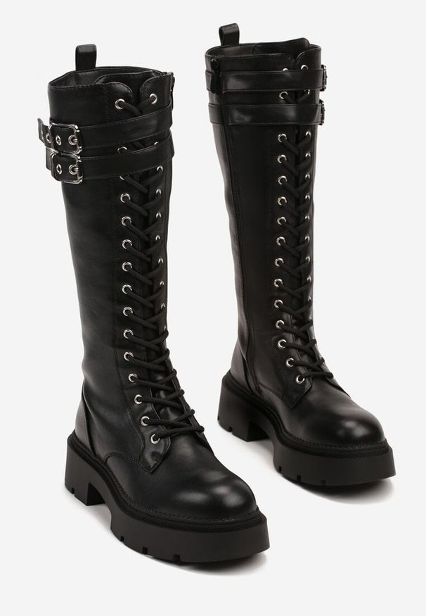 Born2be - Czarne Kozaki Workery na Grubej Podeszwie Ozdobione Klamrami i Sznurowaniem Aflorentia. Okazja: na co dzień. Zapięcie: klamry. Kolor: czarny. Materiał: jeans, skóra, dzianina. Wzór: aplikacja. Styl: rockowy, casual