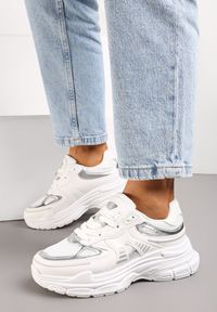 Renee - Białe Sneakersy na Tłoczonej Podeszwie z Ozdobnymi Wstawkami Lanevi. Kolor: biały. Wzór: aplikacja, kolorowy #5