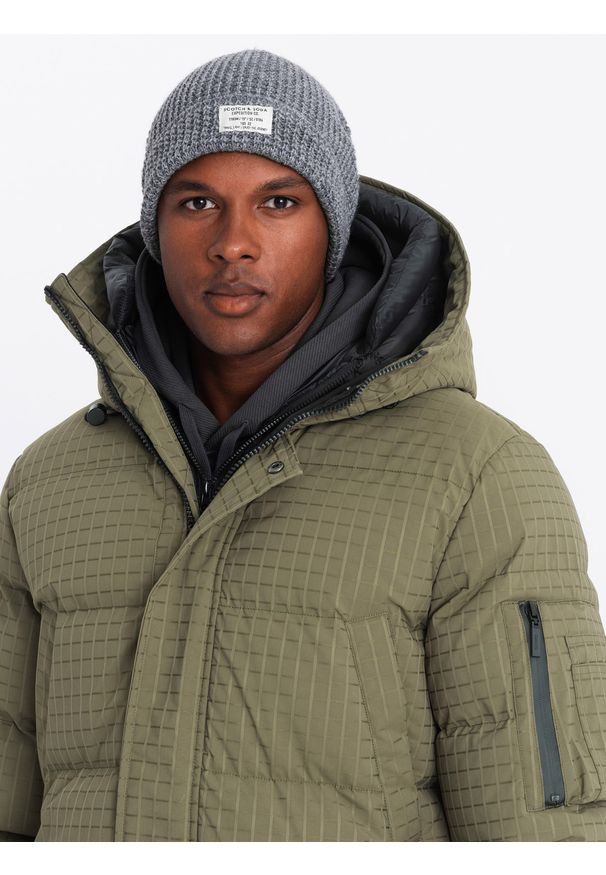 Ombre Clothing - Outdoorowa długa męska kurtka parka – oliwkowa V4 OM-JALJ-0201 - XXL. Kolor: oliwkowy. Materiał: guma, tkanina, materiał, syntetyk, poliester. Długość: długie. Wzór: aplikacja