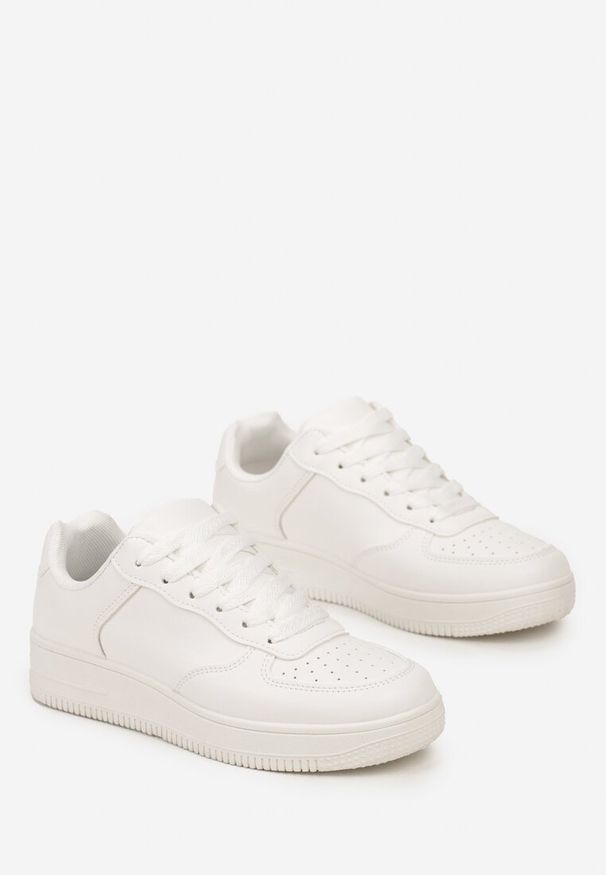 Born2be - Białe Sneakersy na Grubej Podeszwie z Ekoskóry z Przeszyciami Geriada. Okazja: na co dzień. Kolor: biały