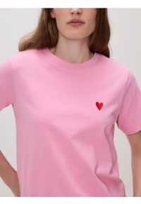 Reserved - T-shirt z sercem - pastelowy róż. Kolor: różowy. Materiał: bawełna #1