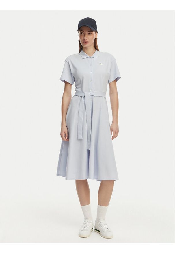 Lacoste Sukienka koszulowa EF9621 Niebieski jasny Regular Fit. Kolor: niebieski. Materiał: bawełna. Typ sukienki: koszulowe