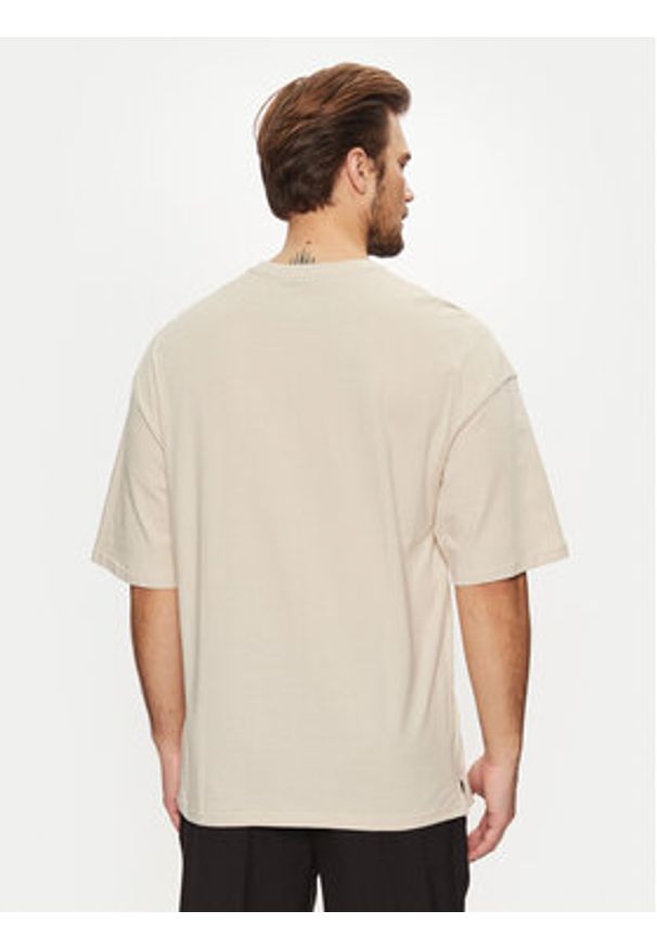 Jack & Jones - Jack&Jones T-Shirt Charge 12259975 Beżowy Oversize. Kolor: beżowy. Materiał: bawełna