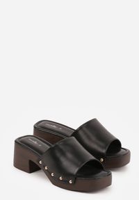 Born2be - Czarne Klapki na Obcasie i Platformie z Kwadratowym Noskiem i Nitami Ellebianca. Okazja: na co dzień. Kolor: czarny. Materiał: jeans. Obcas: na obcasie. Styl: casual, boho. Wysokość obcasa: średni #2