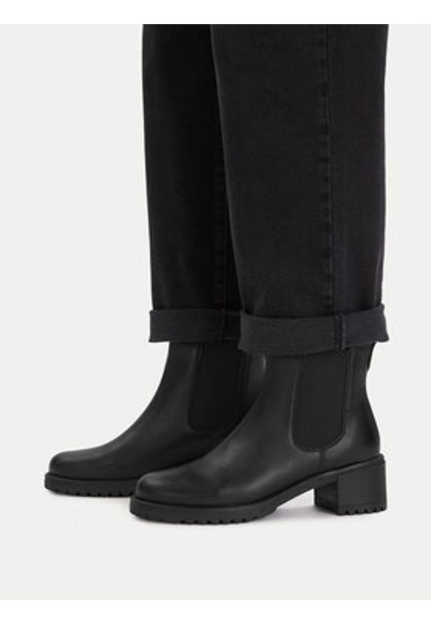 Lasocki Botki CEO-WI23-TR24-02 Czarny. Kolor: czarny. Materiał: skóra