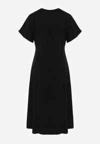 Born2be - Czarna Sukienka o Rozkloszowanym Kroju z Marszczeniem i Rozcięciem Zinnariae. Okazja: na co dzień. Kolor: czarny. Materiał: jeans. Styl: casual #2