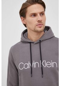 Calvin Klein - Bluza bawełniana. Okazja: na co dzień. Kolor: szary. Materiał: bawełna. Wzór: nadruk. Styl: casual #3