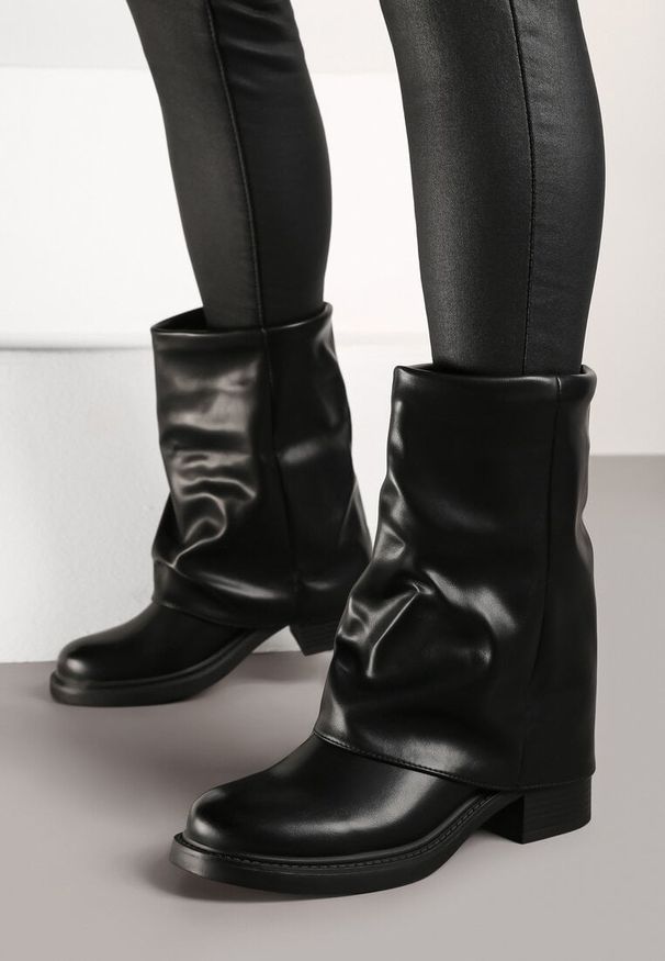 Renee - Czarne Botki na Niskim Słupku z Wywiniętą Cholewką Adelisea. Kolor: czarny. Materiał: jeans. Szerokość cholewki: normalna. Obcas: na słupku. Styl: klasyczny, elegancki