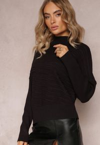 Renee - Czarny Asymetryczny Sweter z Wełną Ozdobiony Tłoczeniem Aurorrsa. Kolor: czarny. Materiał: wełna. Wzór: aplikacja #5