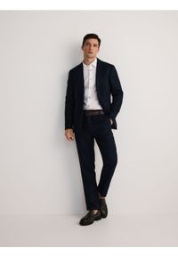 Reserved - Lniane spodnie regular fit - granatowy. Kolor: niebieski. Materiał: len #1