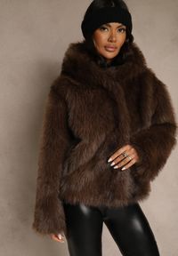 Renee - Brązowa Kurtka Futerko z Nieodpinanym Kapturem Tusnema. Okazja: na co dzień. Kolor: brązowy. Materiał: futro. Wzór: aplikacja. Styl: casual, elegancki #5