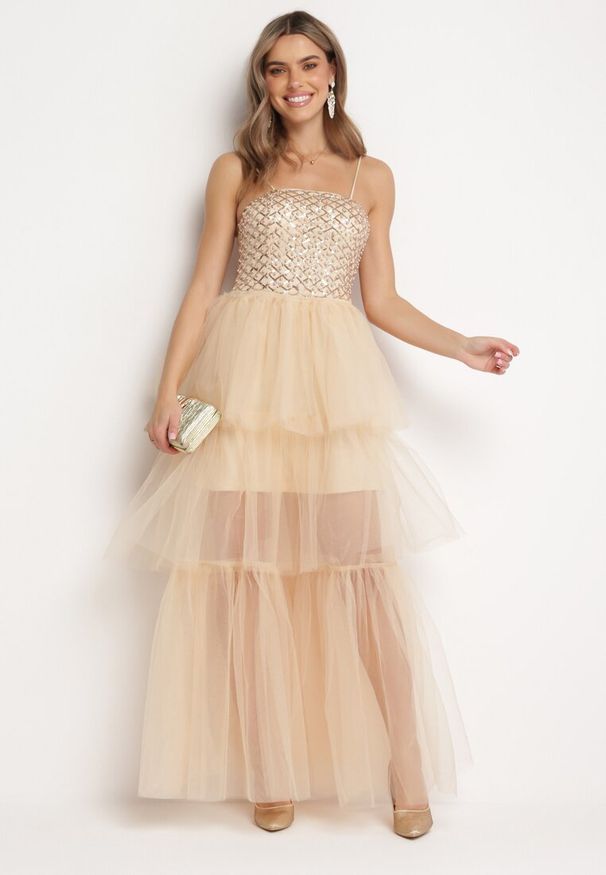 Born2be - Beżowa Sukienka Maxi z Tiulowymi Falbanami i Ozdobnymi Cekinami Joliette. Kolor: beżowy. Materiał: tiul. Długość rękawa: na ramiączkach. Wzór: aplikacja. Długość: maxi