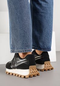 Renee - Czarne Sneakersy Ozdobione Geometrycznym Motywem Annerie. Okazja: na co dzień. Kolor: czarny. Materiał: jeans. Wzór: aplikacja, geometria #4